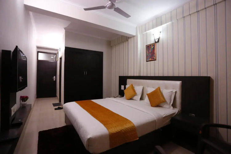 Paradise Ganga - A River Side Hotel