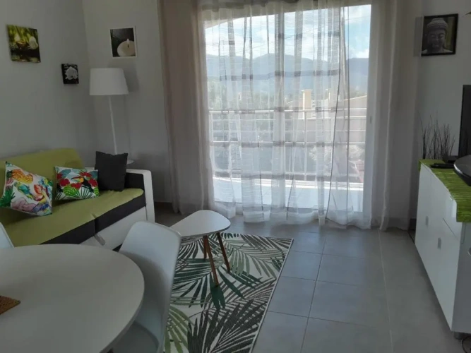 Apartment with sea view