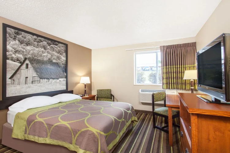 Super 8 Richlands/Claypool Hill Area