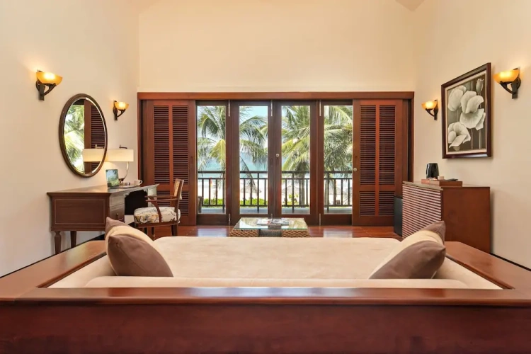 4 Bedrooms Executive Villa with ocean view