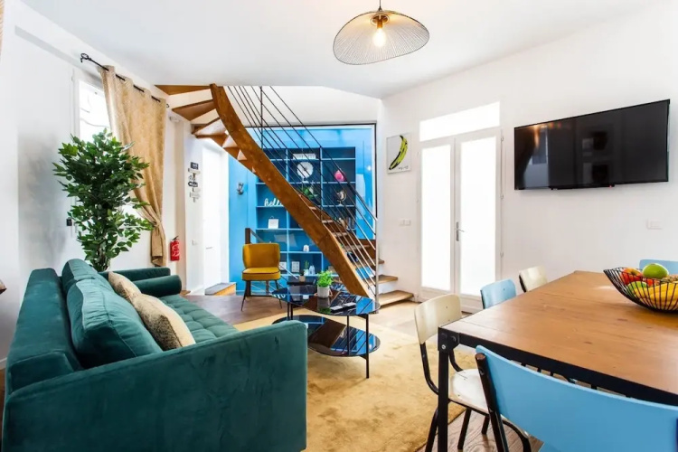 Bright Triplex - 4br/10p - Moulin Rouge