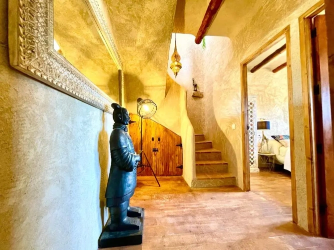 5 Bedrooms Cottage