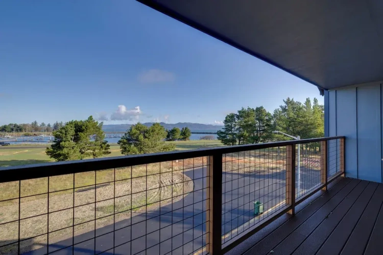 4 Bedrooms Apartment with balcony