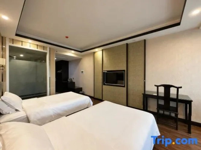 Deluxe Family Suite