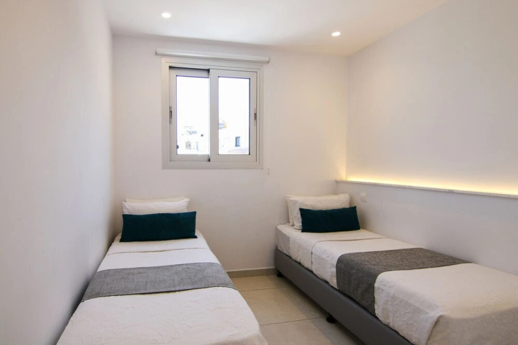 Phaedrus Living: Seaside Deluxe Flat Harbour 112