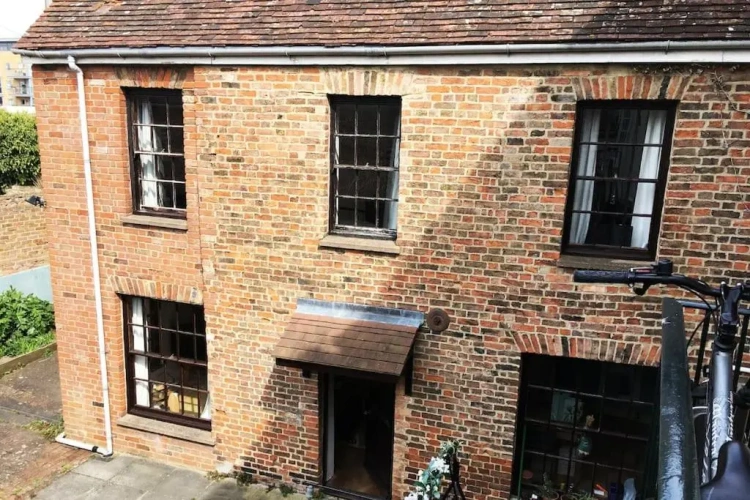 2 Bedrooms Cottage