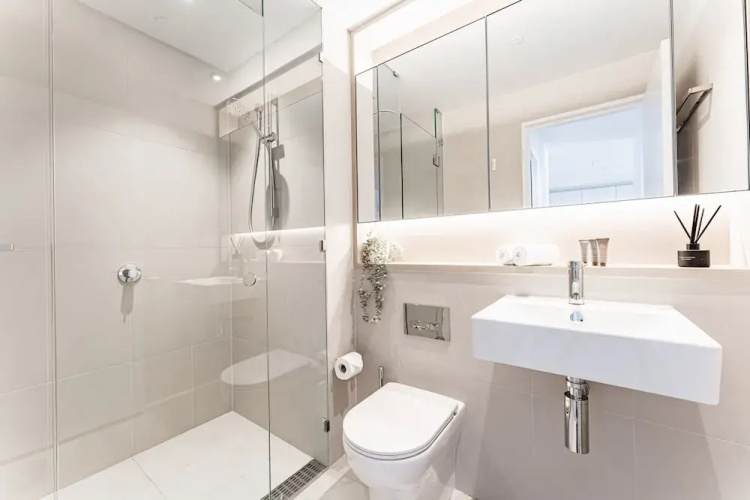 2-bed With Harbour Views & Outstanding Amenities