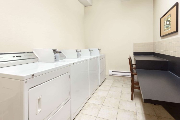 Ramada By Wyndham Weyburn photo 16