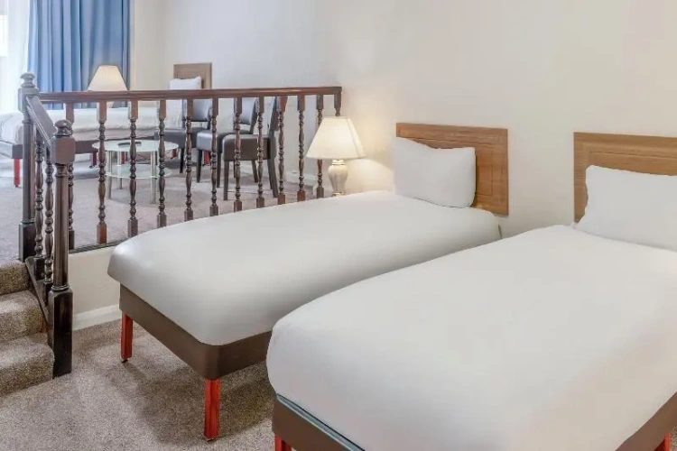 Standard Triple room