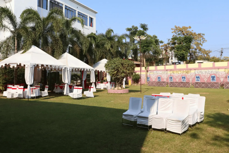 OYO 28157 Hotel Green Field