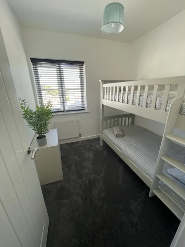 Beautiful 2 Bedroom House, Seasisde Location
