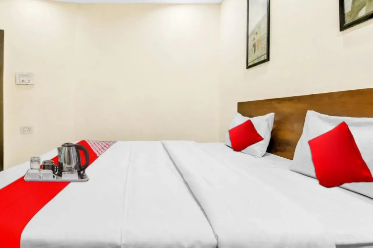 OYO Flagship 70400 Hotel Olive Inn