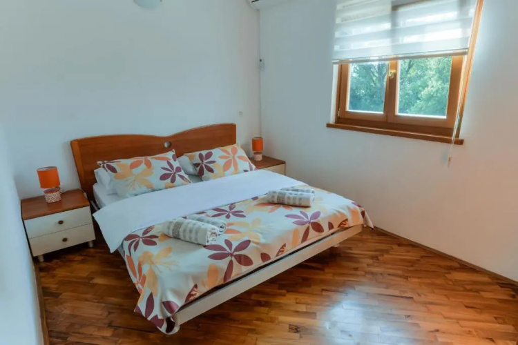 Lumbre Apartment