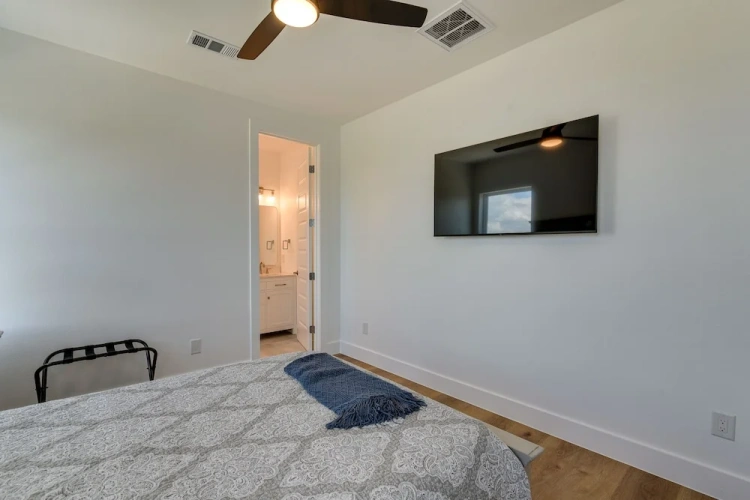 4 Bedrooms Cottage