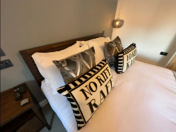 Deluxe Apartment