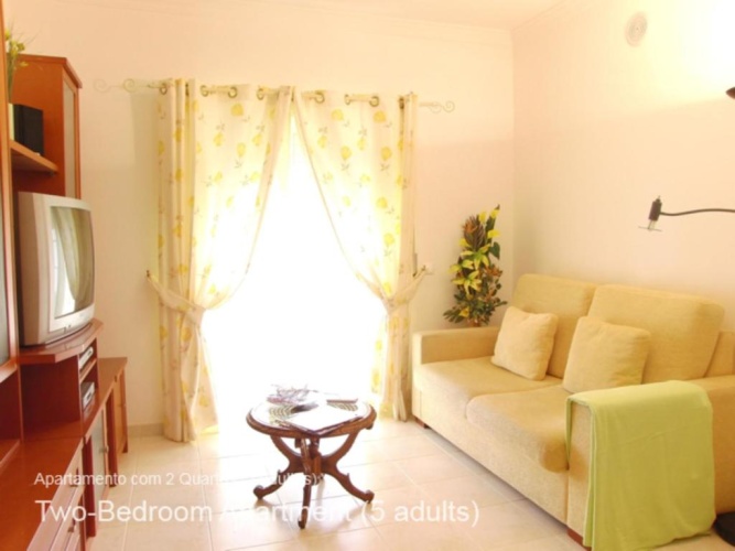 2 Bedrooms Apartment