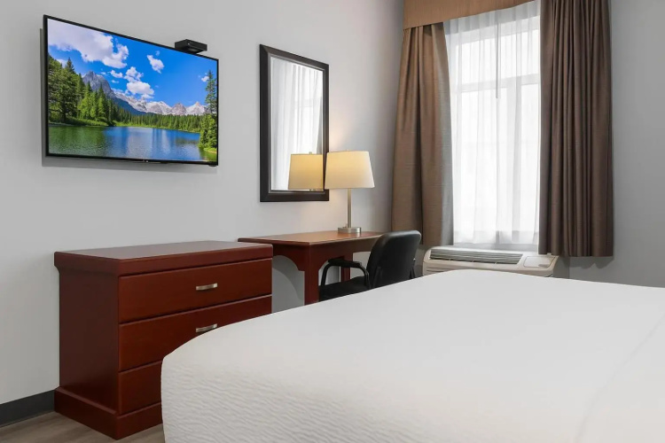 Days Inn by Wyndham Hamilton