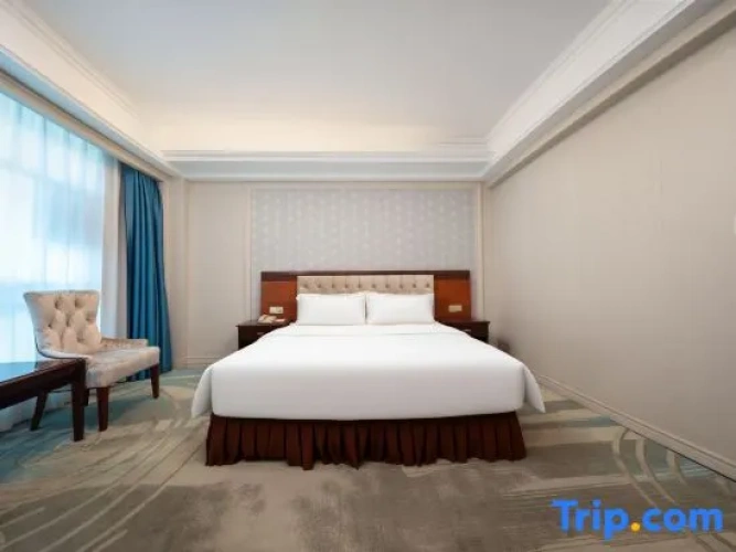 Deluxe Double room with city view