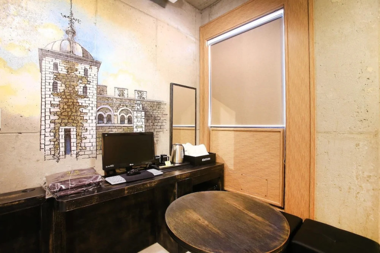 Yeongdeungpo Chateau Hotel