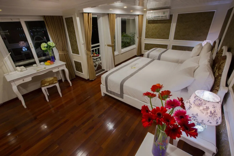 Royal Triple room with ocean view