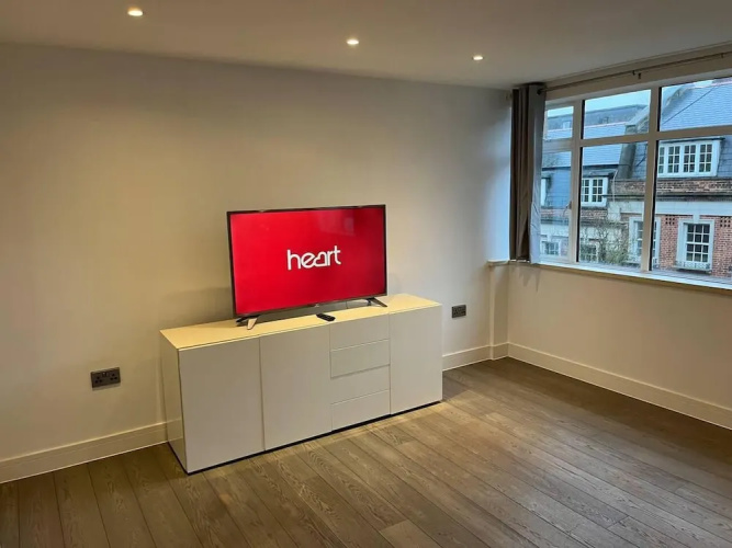 Luxury 2 Bed 2 Bath Apartment Central Location