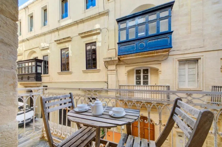 Apartment with balcony