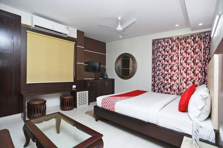 OYO 2295 Hotel Razia Inn