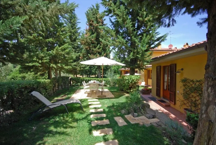 Apartment with garden view