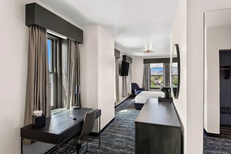 Standard Double Suite