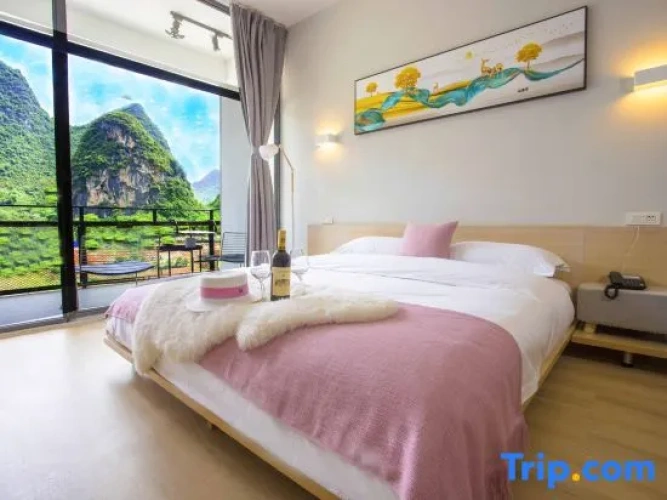Luxury Double room with balcony and with mountain view