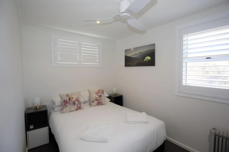 46 Banjo Patterson Crescent