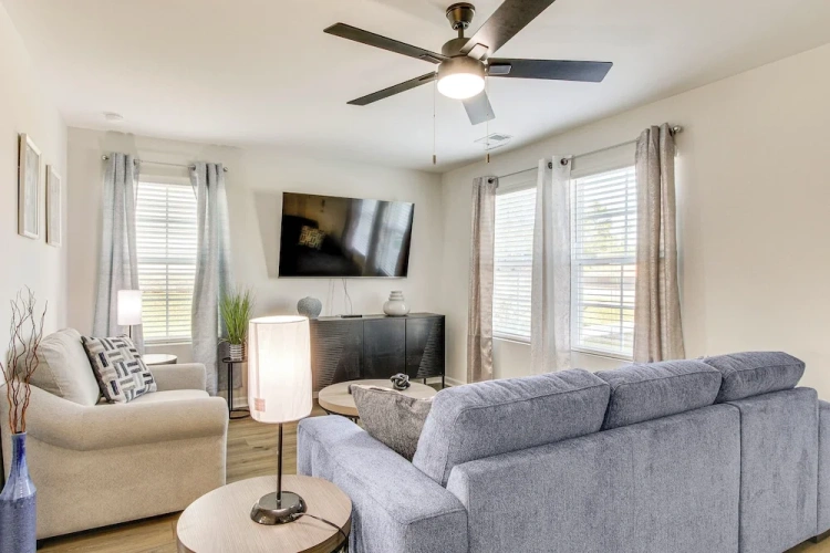 3 Bedrooms Apartment