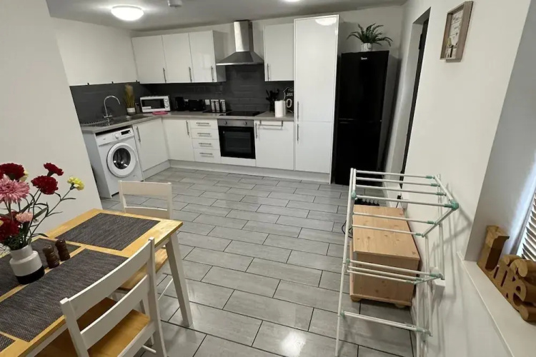 Apartment - Sleeps 2 - Parking - Wifi
