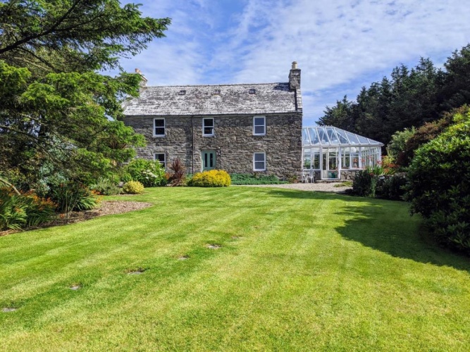 4 Bedrooms Cottage