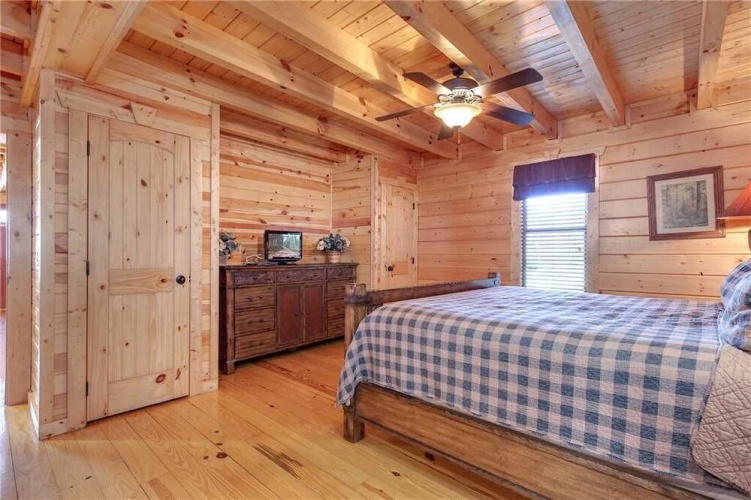 Marlenes Hideaway 3 - Three Bedroom Cabin