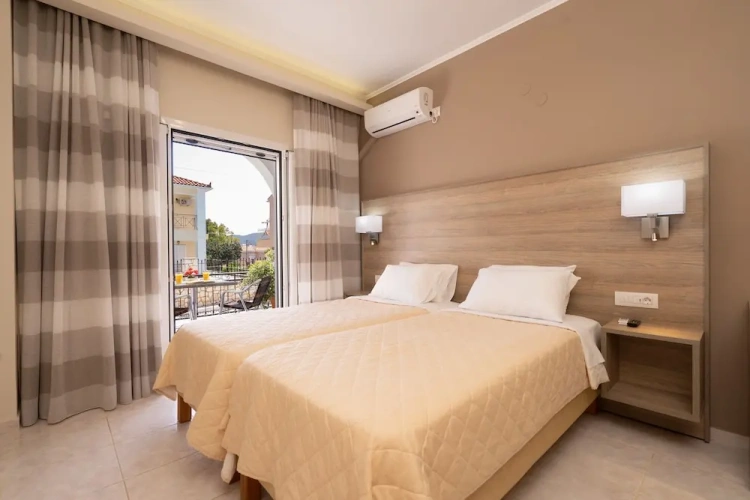 Standard Triple room with balcony