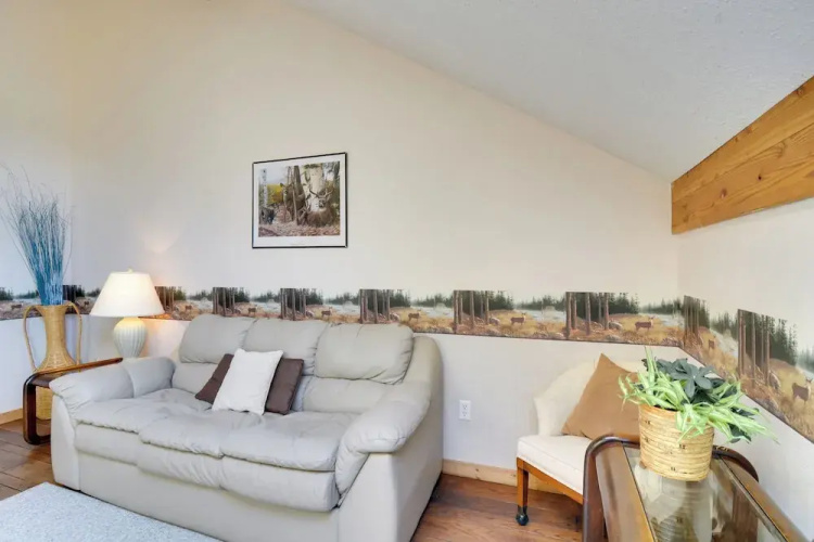Bellaire Townhome on Summit Mtn w/ 2 Balconies!