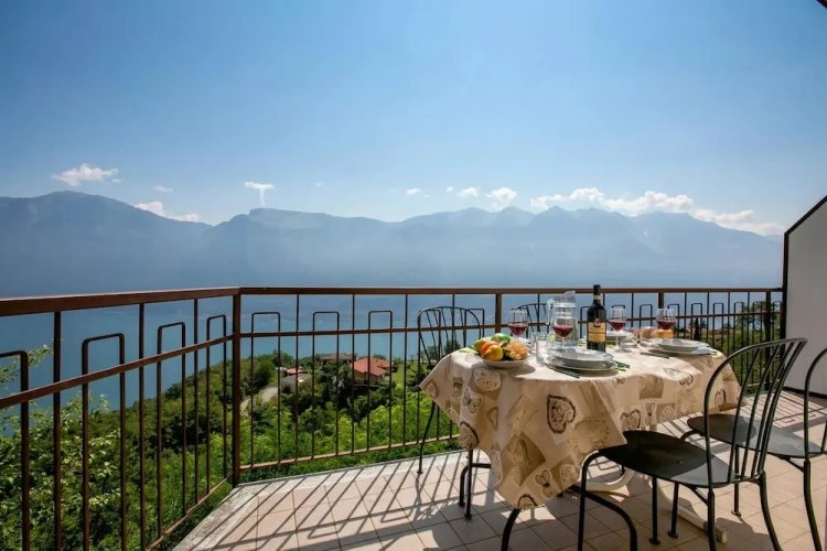 Family Apartment with balcony and with lake view