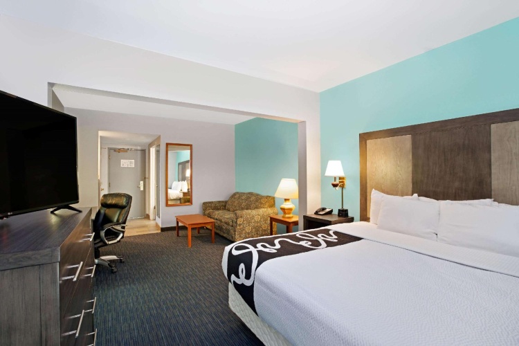 Deluxe Double Suite with city view