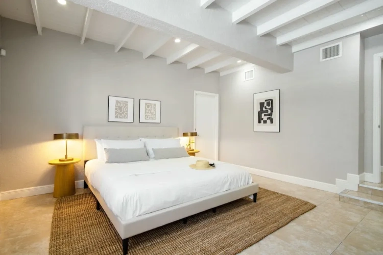 6 Bedrooms Bed in Dorm