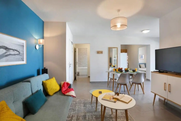 2 Bedrooms Apartment