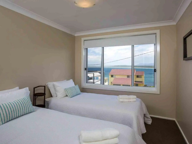 PENINSULA 180 Gerroa 4pm check out Sundays