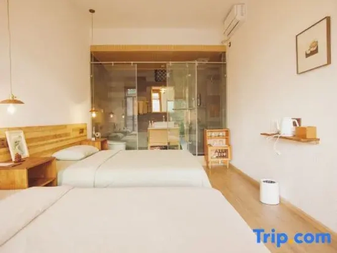 Standard Twin room with lake view