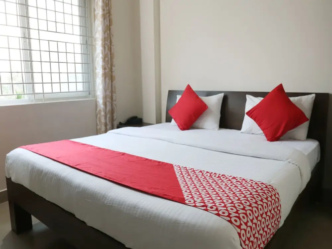 OYO 11615 Lotus Inn