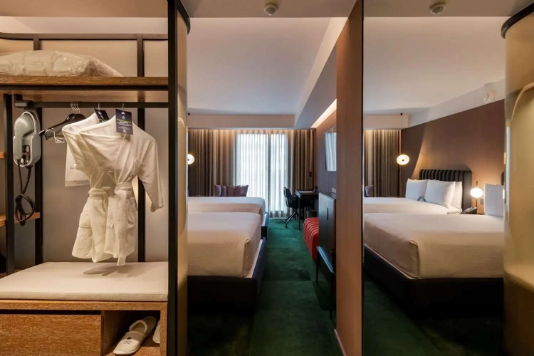 Deluxe Quadruple room