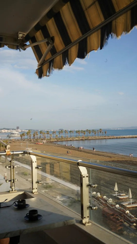 The Beachfront Apartment
