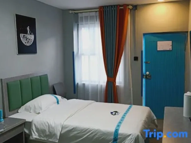 Standard Twin room with garden view
