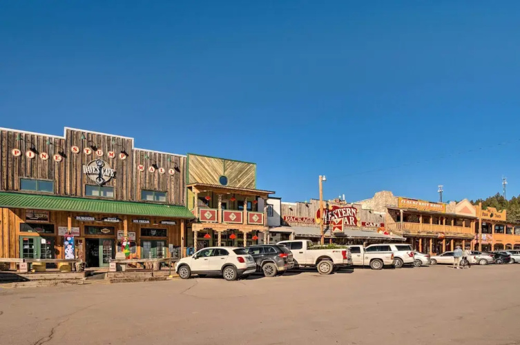 Pet-friendly Cloudcroft Cabin: Walk to Shop, Food