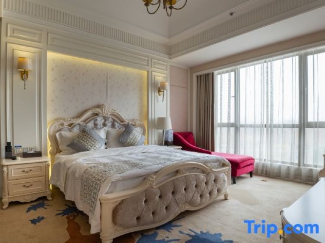 Deluxe Family Suite