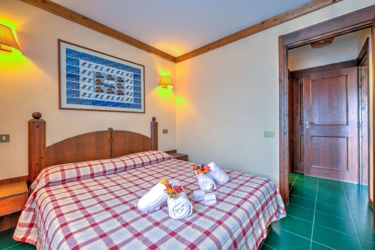 1 Bedroom Quadruple Family Apartment